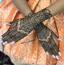 simple mehndi design in hand 